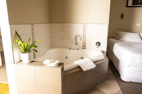 Little Norfolk Bay Events And Chalets - Sydneys Hotel 8