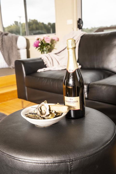 Little Norfolk Bay Events And Chalets - Sydneys Hotel 9