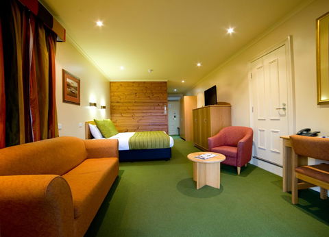 Strahan Village - Sydneys Hotel 37