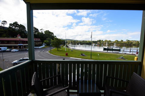 Strahan Village - Sydneys Hotel 21
