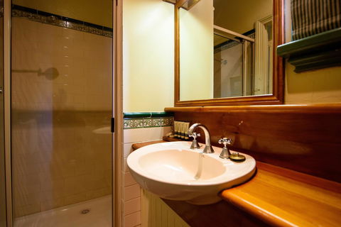 Strahan Village - Sydneys Hotel 28