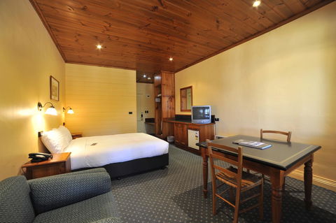 Strahan Village - Sydneys Hotel 35