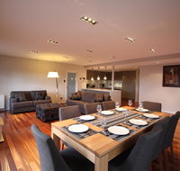 Sunny 3 Bedroom Apartment in Sandy Bay - Sydneys Hotel