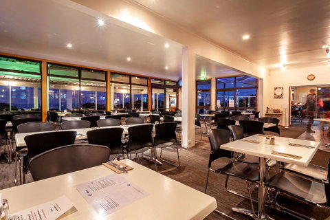 Beachfront Bicheno - Sydneys Hotel 37