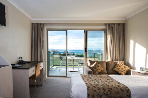 Beachfront Bicheno - Sydneys Hotel 15