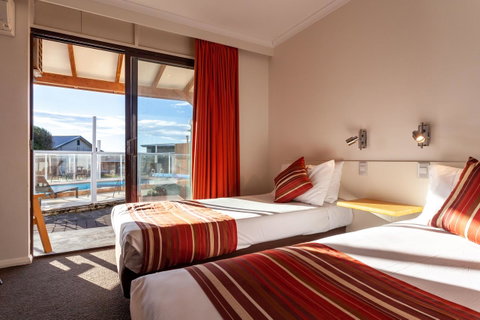 Beachfront Bicheno - Sydneys Hotel 25