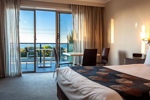 Beachfront Bicheno - Sydneys Hotel 6