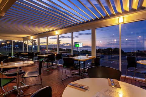 Beachfront Bicheno - Sydneys Hotel 38