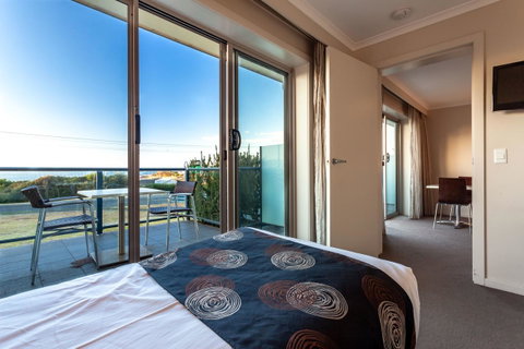 Beachfront Bicheno - Sydneys Hotel 8