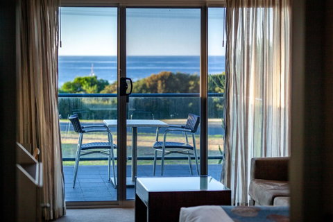 Beachfront Bicheno - Sydneys Hotel 5