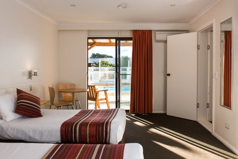 Beachfront Bicheno - Sydneys Hotel 29