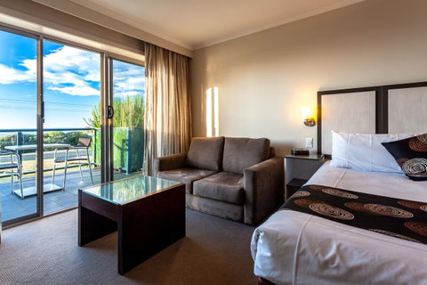 Beachfront Bicheno - Sydneys Hotel 17