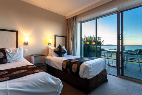 Beachfront Bicheno - Sydneys Hotel 9