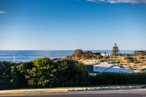 Beachfront Bicheno - Sydneys Hotel 22