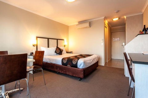 Beachfront Bicheno - Sydneys Hotel 20