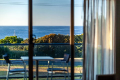 Beachfront Bicheno - Sydneys Hotel 21