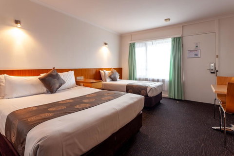 Beachfront Bicheno - Sydneys Hotel 12