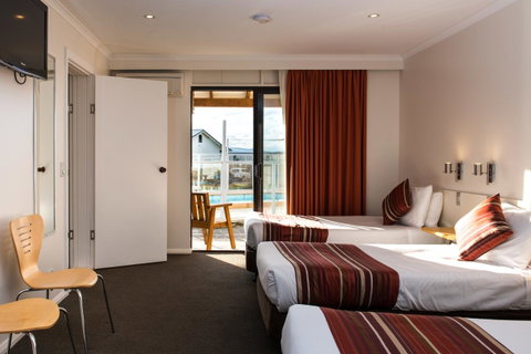 Beachfront Bicheno - Sydneys Hotel 30