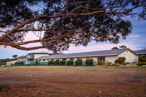 Beachfront Bicheno - Sydneys Hotel 40