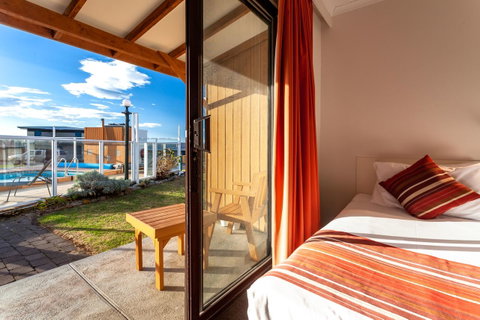 Beachfront Bicheno - Sydneys Hotel 4