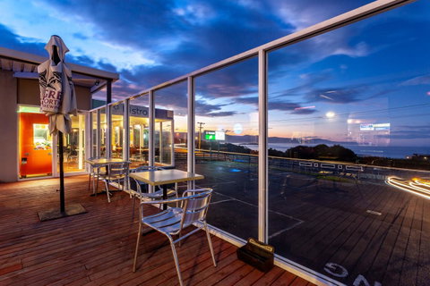 Beachfront Bicheno - Sydneys Hotel 36
