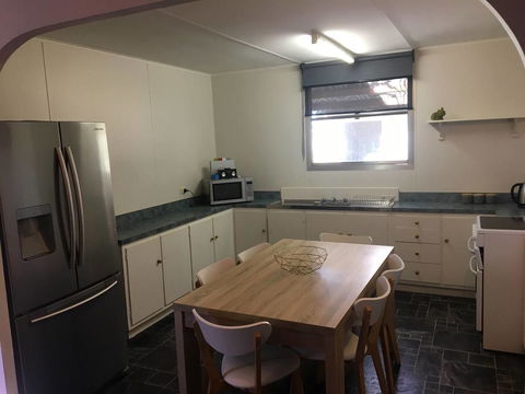 Harvey House - Sydneys Hotel 8