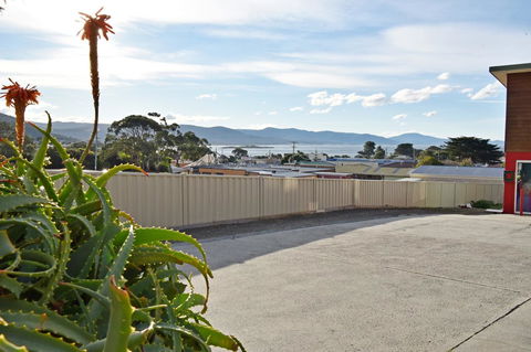 Bicheno Backpackers - Sydneys Hotel 24