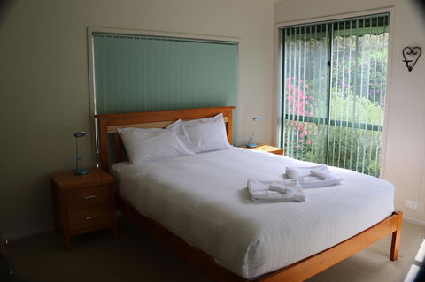 Hazards Beach House - Sydneys Hotel 12