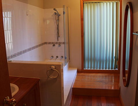 Hazards Beach House - Sydneys Hotel 9