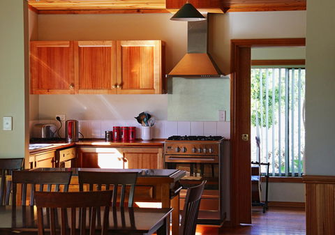 Hazards Beach House - Sydneys Hotel 5