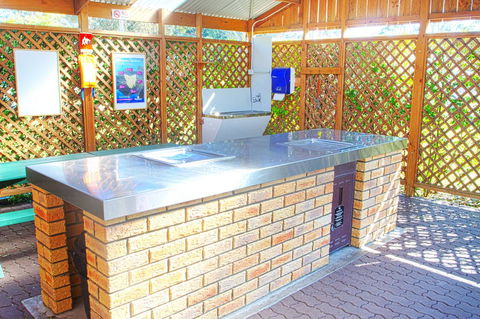 Strahan Beach Tourist Park - Sydneys Hotel 6