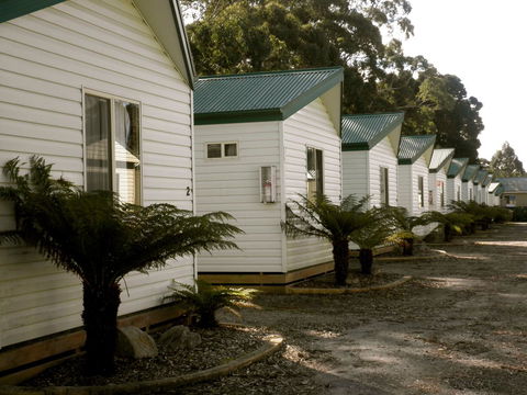Strahan Beach Tourist Park - Sydneys Hotel 8