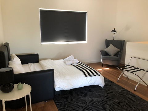 Rosewater Townhouses Dromana - Sydneys Hotel 1