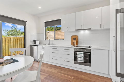Rosewater Townhouses Dromana - Sydneys Hotel 8