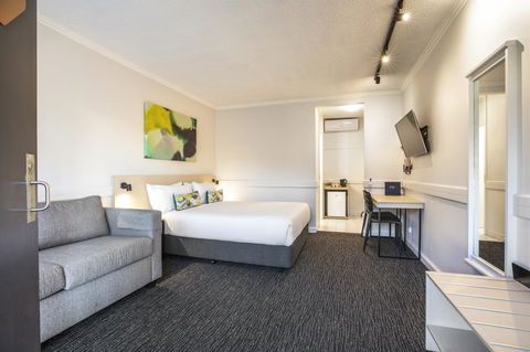 Nightcap At Matthew Flinders Hotel - Sydneys Hotel 3
