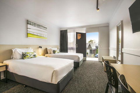 Nightcap At Matthew Flinders Hotel - Sydneys Hotel 17