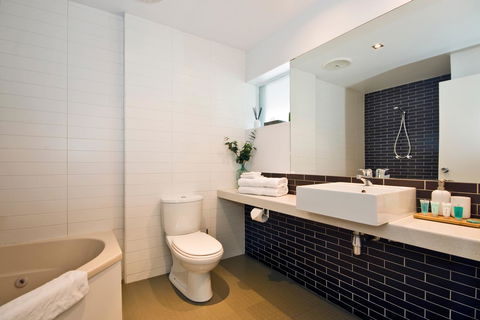 Lorne Bay View Motel - Sydneys Hotel 8