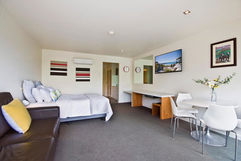 Lorne Bay View Motel - Sydneys Hotel 24