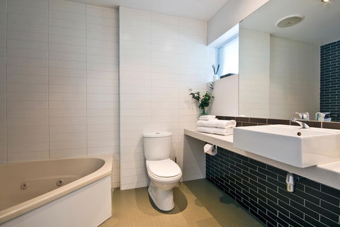 Lorne Bay View Motel - Sydneys Hotel 6