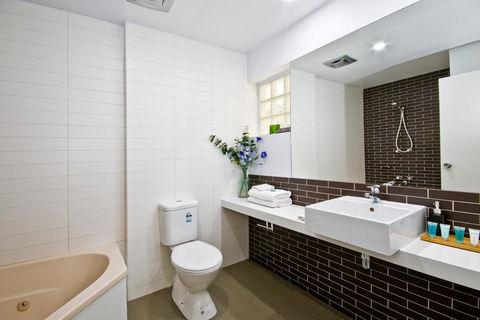 Lorne Bay View Motel - Sydneys Hotel 35