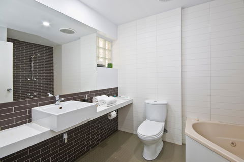 Lorne Bay View Motel - Sydneys Hotel 30