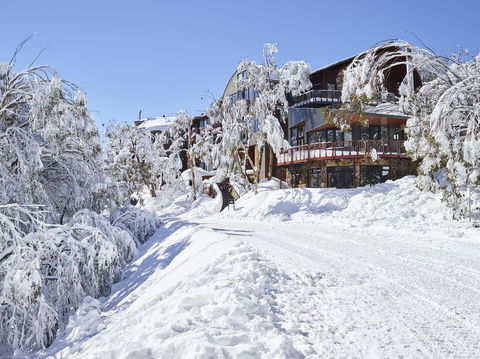 Astra Falls Creek - Sydneys Hotel 3