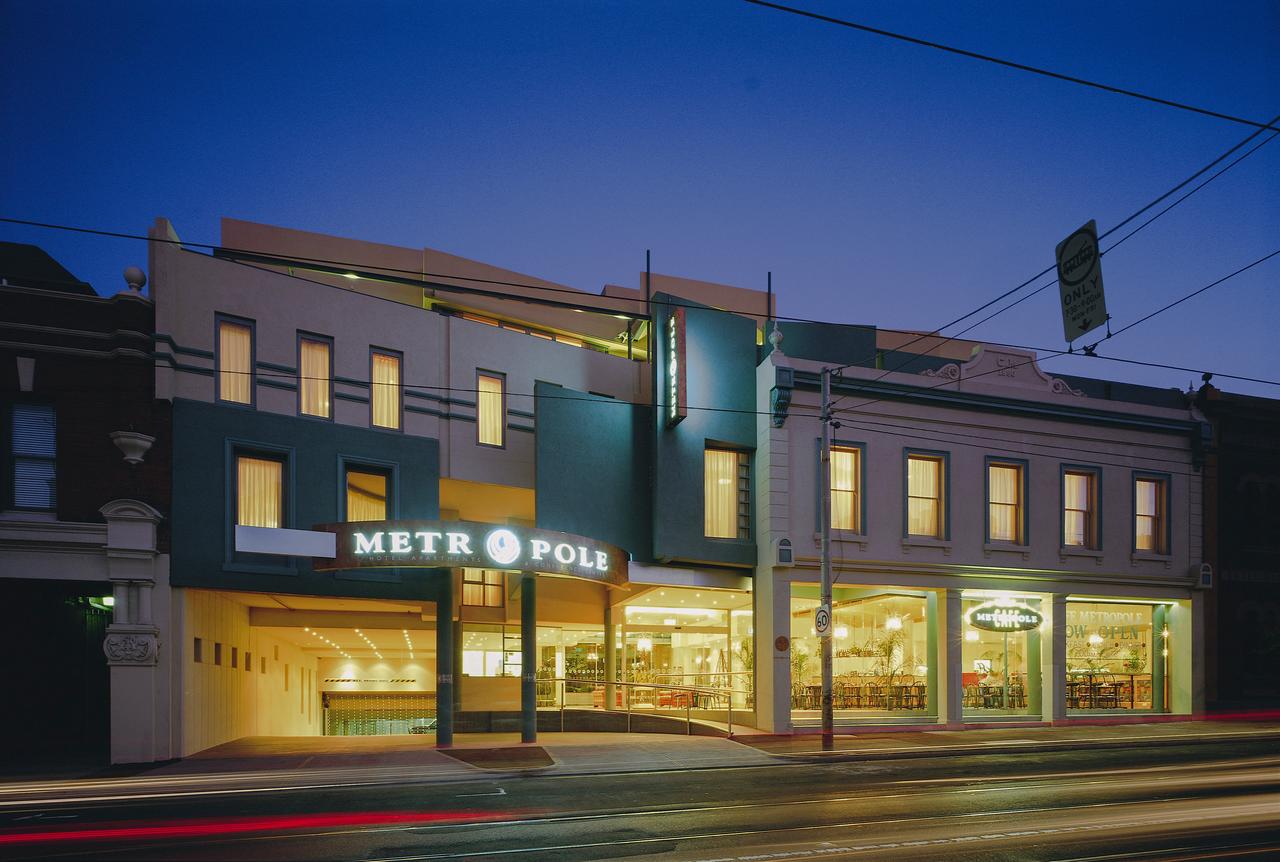 Sydneys Hotel