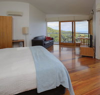 Chris's Beacon Point Restaurant  Villas - Sydneys Hotel