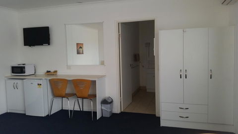 Heyfield Motel And Apartments - Sydneys Hotel 40