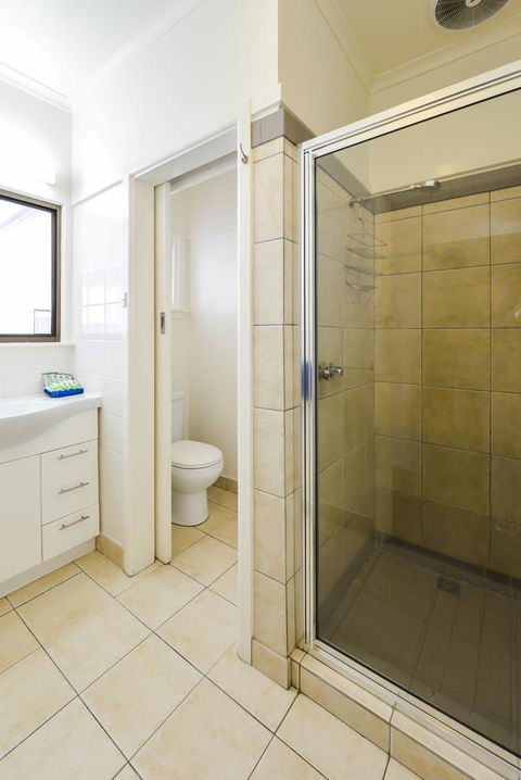 Heyfield Motel And Apartments - Sydneys Hotel 10