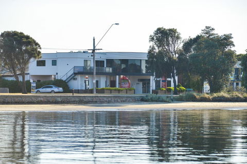 Heyfield Motel And Apartments - Sydneys Hotel 5