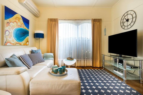 Nautique Beach House - Sydneys Hotel 3