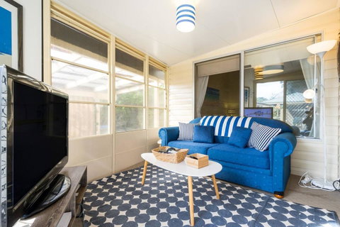 Nautique Beach House - Sydneys Hotel 12