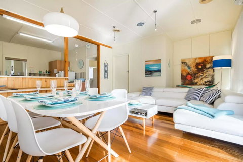 Nautique Beach House - Sydneys Hotel 1